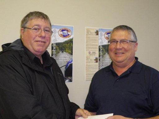 Page 4 Federation Receives a Donation from AIL On May 6, 2010, Federation Communications Coordinator Jacques Nadeau accepted on behalf of the Federation a cheque for $2,500 from Darrell Dorey from