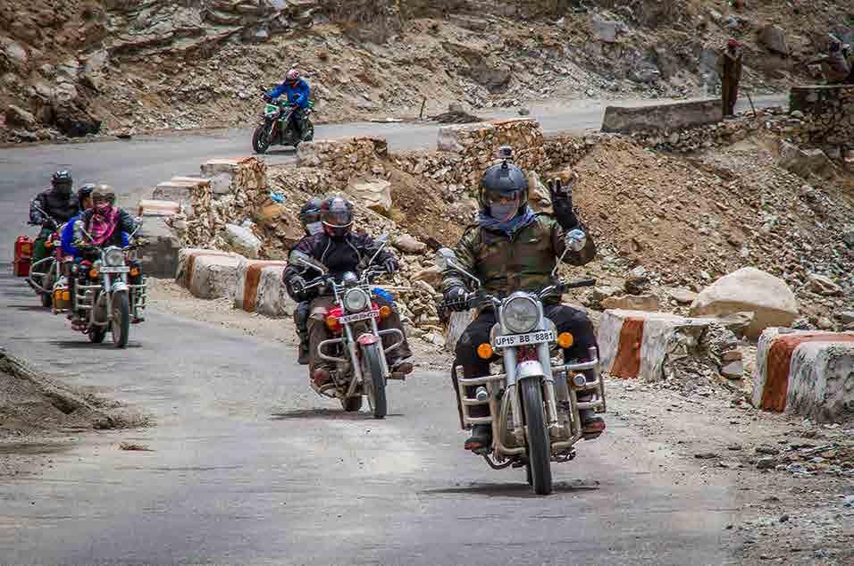 10 Leh - Kargil (231 km), stay at Kargil 11 Kargil - Drass - Srinagar (203 km), stay at Srinagar The road from Leh to Kargil, which resembles a runway, constitutes the first part of the day