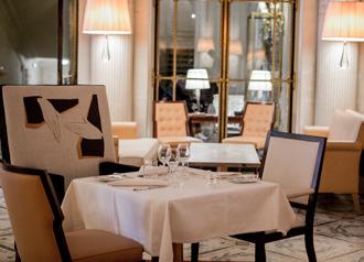 Meurice DAY FOUR MORNING Brunch at Restaurant le Meurice Alain Ducasse AFTERNOON Private cultural and historic tour of the Château De