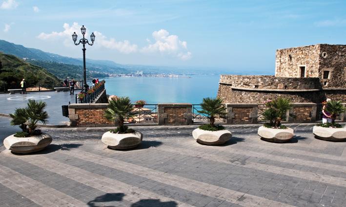 charming seaside resort, Pizzo A was built on a tufo rock cliff overlooking the Mediterranean Sea.