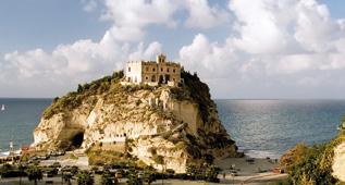 From the vantage point of the terrace you can admire the Church of Santa Maria dell Isola, a famous Calabrian landmark.