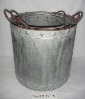 95 GRAY ZINC ROUND TUB WITH VERTICAL RIBS