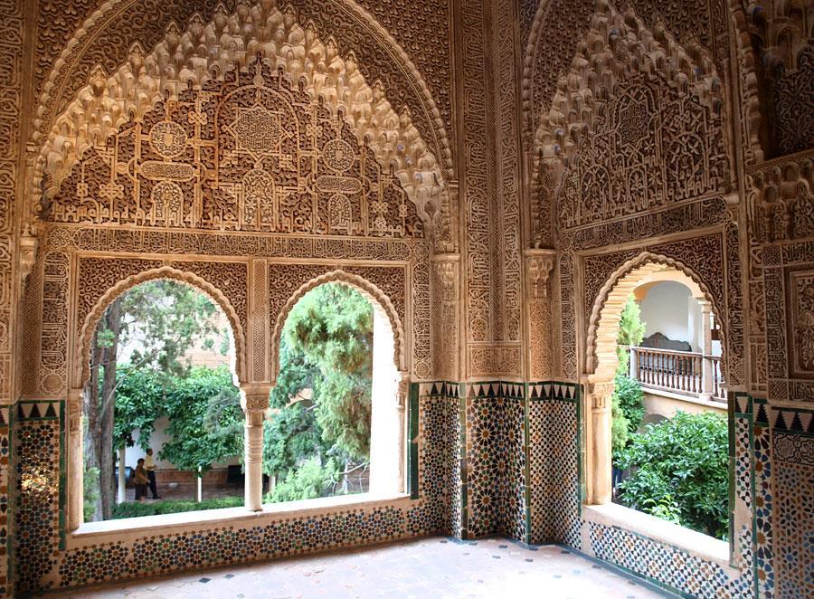 Day 4: Granada Monday, June 25, 2018 SIGHTSEEING TOUR OF THE ALHAMBRA On today s guided tour, take in the stunning architecture of the 14th-century