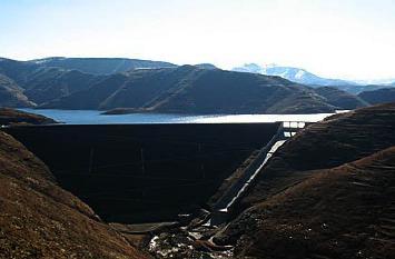 Situated at 2000 meters above sea level, the Katse dam is built at the intersection of Bokong and Malibamats o rivers. It is the largest dam in Lesotho and second largest in Africa.