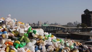 " Recycling hub Image copyright Stepehn Beckett Image caption Much of Mumbai's waste is recycled in Dharavi Urban planners are increasingly considering high-tech solutions to deal with increasing