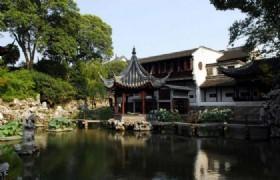 As the most famous attraction in Hangzhou, West Lake is a garden-styled park for sightseeing and recreation with its spectacular natural beauty and historical sites.