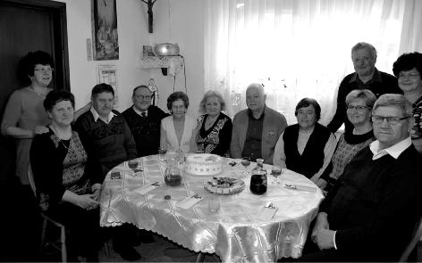 16 Dogajalo se je Župan v domovih za starejše Primož Primec Župan občine Dolenjske Jože Muhič je pred decembrskimi prazniki s predsednico KORK Dolenjske Ivano Pelko obiskal občane in občanke, ki