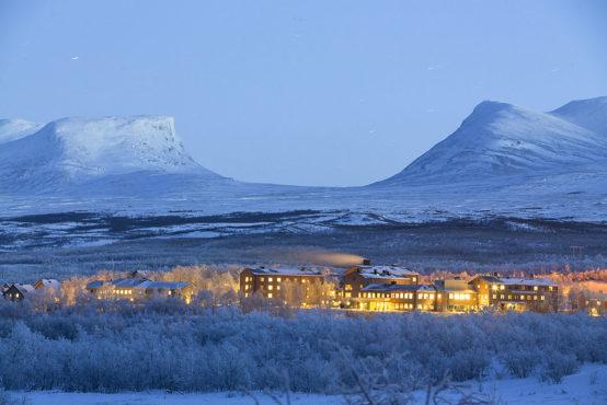 This evening enjoy the excellent cuisine at Mountain Lodge as you partake in their traditional Lappish menu which includes Reindeer, Arctic Char and Cloudberries 3 of the unique ingredients to the