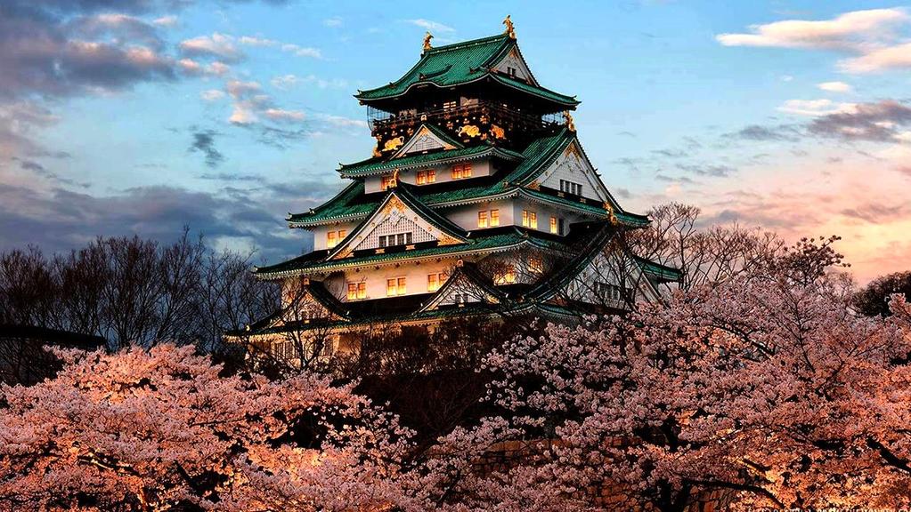 Then continue to Osaka, visit the famous landmark Osaka Castle Garden.