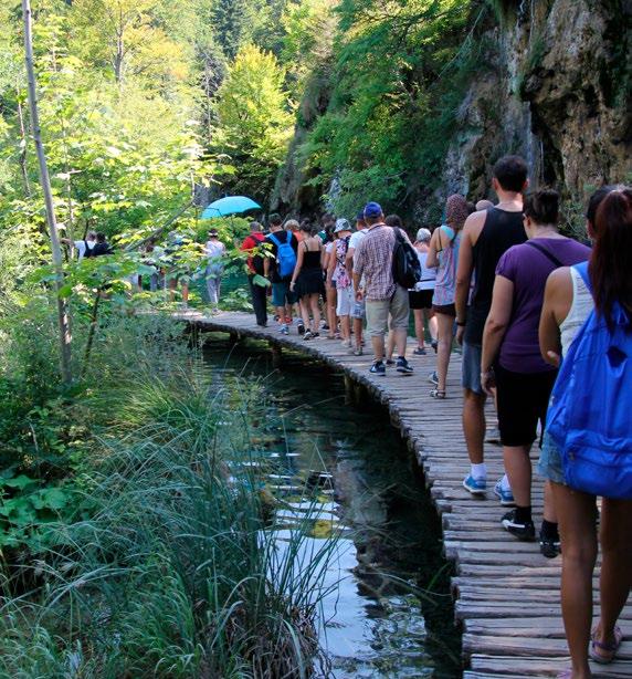 We drive through the picturesque landscape of the Dalmatian Hinterland and Lika and about midday we arrive in the centre of the Plitvice Lakes, which are considered to be one of the most beautiful