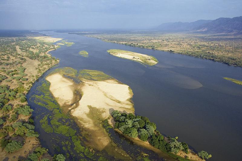 Days 2 to 4: Zambezi Life Styles Camp, Mana Pools National Park Mana Pools National Park, a UNESCO World Heritage site, lies at the heart of the Zambezi Valley, where the Zambezi River meanders for