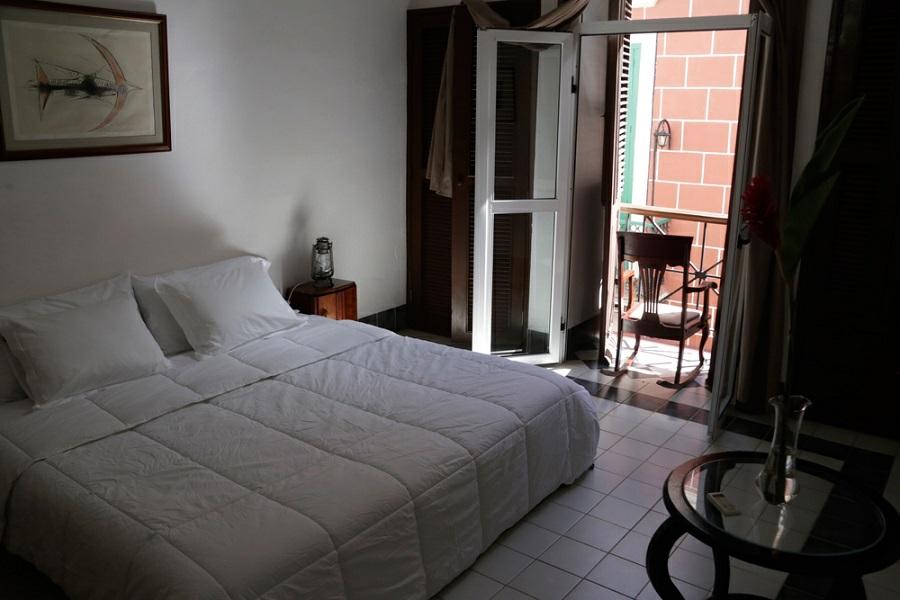 SUITE HAVANA Newly opened, this 2 bedroom Casa is fabulously located in the heart of Havana Vieja just a couple of minutes from Plaza de San Francisco.