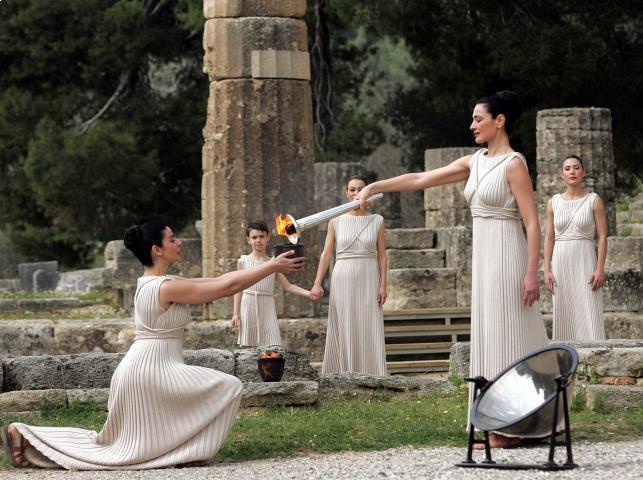 You will be browsed in the ancient buildings of the city; the great Temple of Zeus, the Temple of Hera, the ancient gymnasium and the Palaestra and to the workshop of