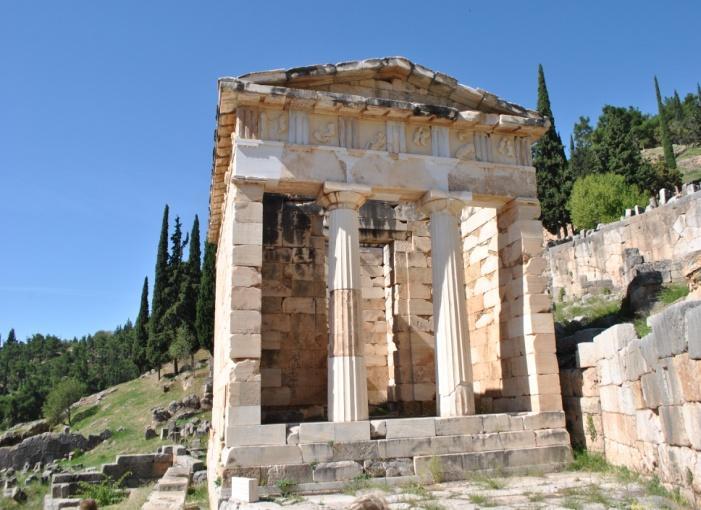 During your visit you will have the opportunity to admire the temple of Apollo, the ancient theatre, the Stadium and also the spectacular view among the rocks.
