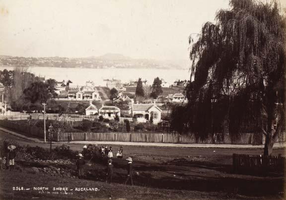 History of Auckland s Urban Form 9 1880 1899: Economic expansion Population 57,616 people (1896) Growth in the commercial services sector as well as large-scale manufacturing broadened the region s