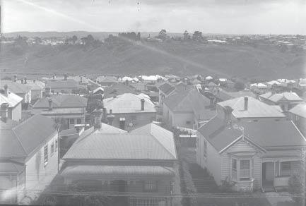History of Auckland s Urban Form 11 1900 1929: Turning into a city Population 133,712 people (1916) The Auckland urban form changed dramatically in the first two decades of the 20th century.