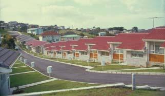 History of Auckland s Urban Form 19 1970 1979: Continued outward growth Population 707,607 people (1976) Auckland now had an extensive motorway network which facilitated growth to the west, north and