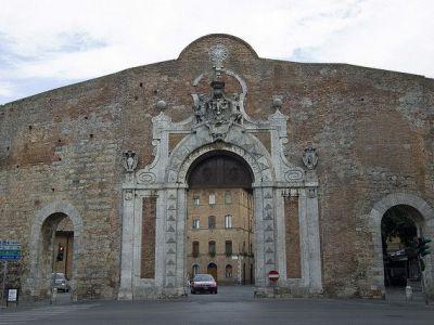 - Page 5 - A) Porta Camollia The Porta Camollia is one of the earliest gateways constructed along the walls that guarded the city of Siena.