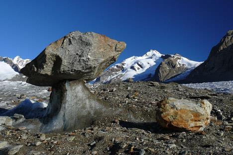Debris on Glaciers 5 No Debris Debris covered glacier Debris :sand gravel, rocks Supraglacial debris affects
