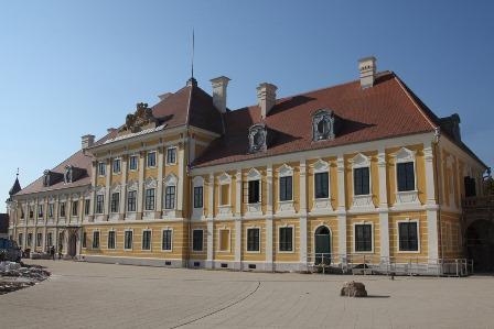 Nakon obnove, muzejska se postava vraća u dvorac te muzej nastavlja s radom.