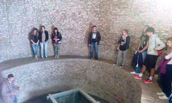 prvi kat valpovačke kule koja je u sklopu same utvrde, gdje smo razgledavali bunar koji je zapravo bio smješten u prostoriji sagrađenoj prije više od čak 600 godina.