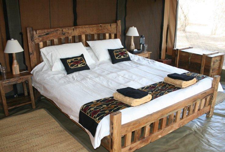 Kigelia Camp consists of six spacious and luxurious tents, with locally crafted recycled wood beds, en-suite flushing toilets and outdoor showers.