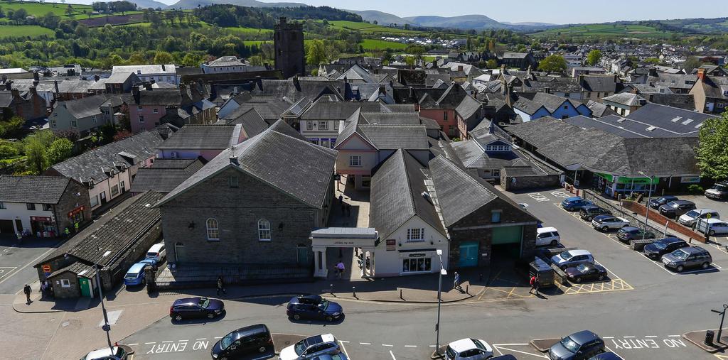 INVESTMENT CONSIDERATIONS Pre-eminent Town Centre Retail Investment in a highly popular tourist destination Brecon is the Northern Gateway to Brecon Beacons National Park attracting over 4 million