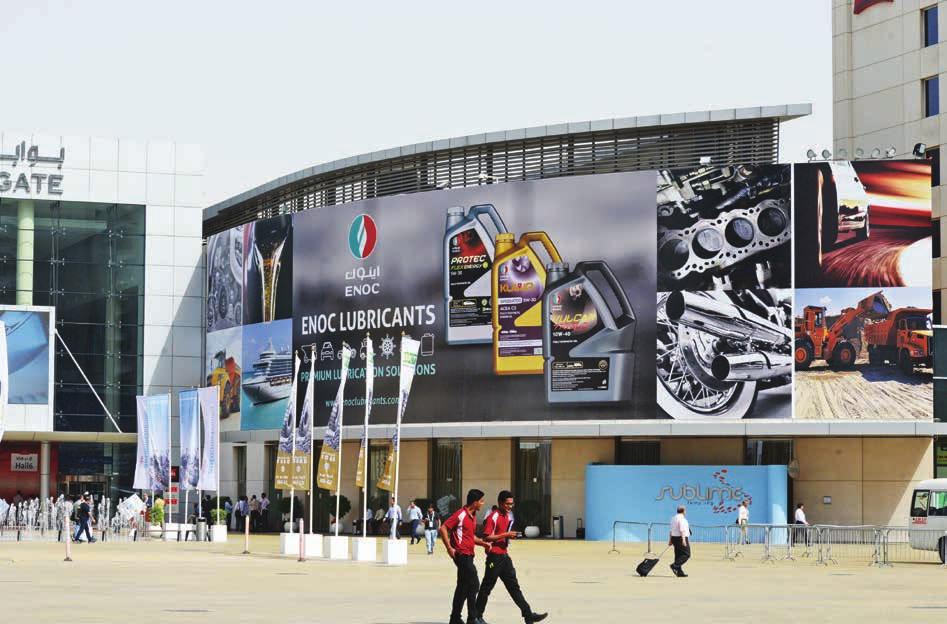 3.8 CURVED BANNER Maximise your impact by placing your brand at one of DWTC s most visible locations.