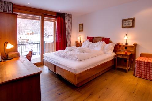 The chalet has been tastefully decorated, delicately combining an alpine, cosy and contemporary finish,