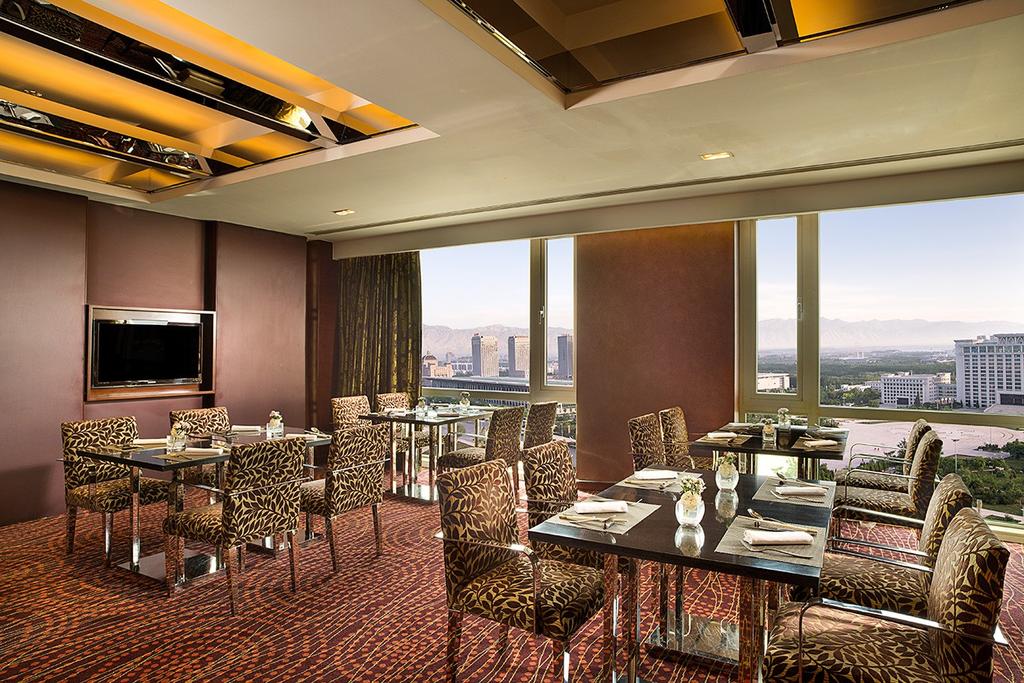 The Presidential Suite and the Diplomatic Suite were designed with influences from the Western Xia Dynasty combined with European luxury and both of them are on Floor 17 of hotel.