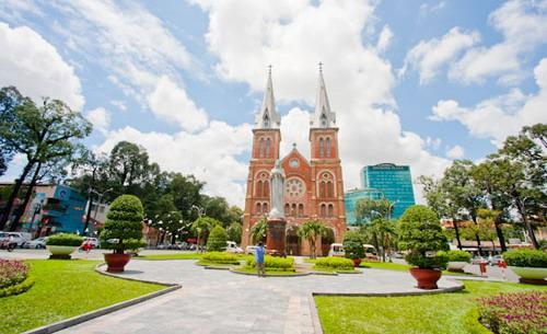 Start Ho Chi Minh City tour with a visit to Remnants Museum, which exhibits included: photographs, machinery, and weapons that depict the harsh