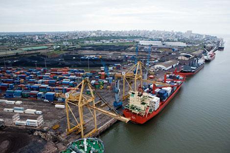 300m of quay refurbished 355m of new quay added 3 new STS cranes New RTG cranes added Capacity: 1 000 000 TEU 13