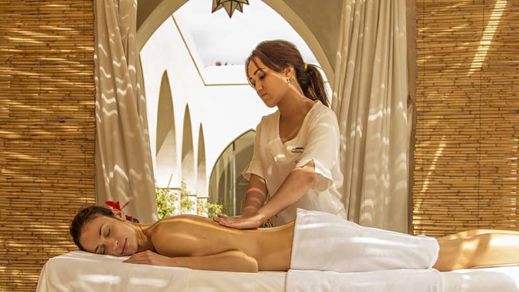 Wellness & Excursions CINQ MONDES Spa at Club Med packages* THE BEST TREATMENTS AND MASSAGE TECHNIQUES FROM AROUND THE WORLD.