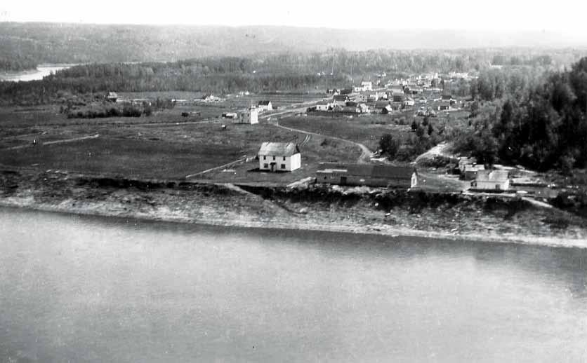 October 2012 Credit: Fort McMurray Historical Society. FORT MCMURRAY : CIRCA 1929 A view of the town of Fort McMurray which shows the original Hudson s Bay store and warehouse on the waterfront.