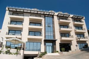 HOTEL RESIDENCE 4* MILOCER HOTEL ROOMS: 30 LOCATION: Hotel is located in