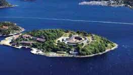 Excursions OSCARSBORG FORTRESS AND THE TOWN OF DRØBAK (5 hours) The Fortress - Oslofjord - Museum - Christmas House Oscarsborg Fortress is located on two islands in the narrowest part of Oslofjord
