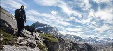 Excursions Bergen MOUNTAIN HIKING Bergen and its surroundings offer a wide array of walks in diverse mountainous and woody terrain.