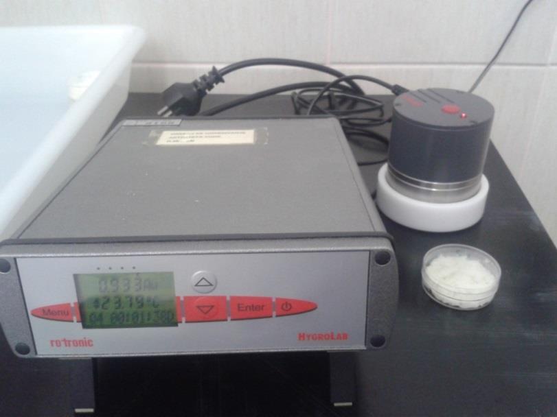 Slika 18 HygroLab 3 (uređaj za određivanje aktiviteta vode) Nakon izračunavanja udjela suhe tvari u siru, udjela vode u bezmasnoj suhoj tvari te udjela mliječne masti u suhoj tvari