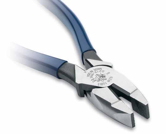 MADE IN USA High-Leverage Cable Cutter Additional Features: Cuts up to 4/0 aluminum AWG (no ACSR), 2/0 AWG soft copper and 100-pair 24 AWG communications cable.