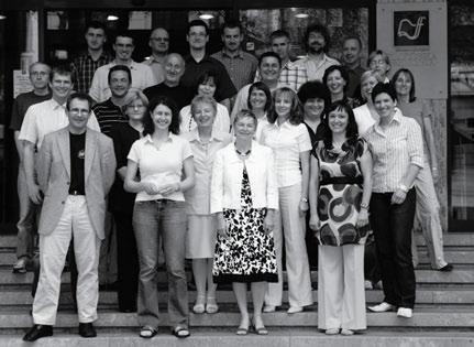 Člani Oddelka za za geografijo leta 2009 Danes je na oddelku zaposlenih 12 učiteljev, osem asistentov, dva strokovna sodelavca, tajnica oddelka, štiri knjižničarke, laborantka, sodelavki v