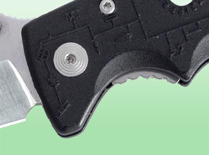 Cam lock is designed so the heel of the knife is pivotally carried between opposite sides at one end of a handle.