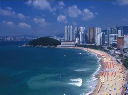 Its natural endowment such as superb beaches and scenic cliffs has brought Busan an increasing reputation as a world class