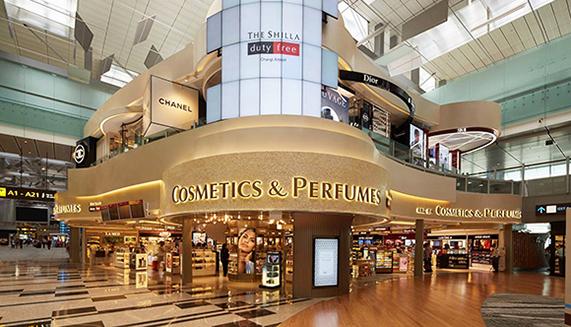 E hilla Duty Free s Cosmetics & Perfumes duplex opened at Changi Airport in AIRLIE AD ROTE OOT eptember 2015.