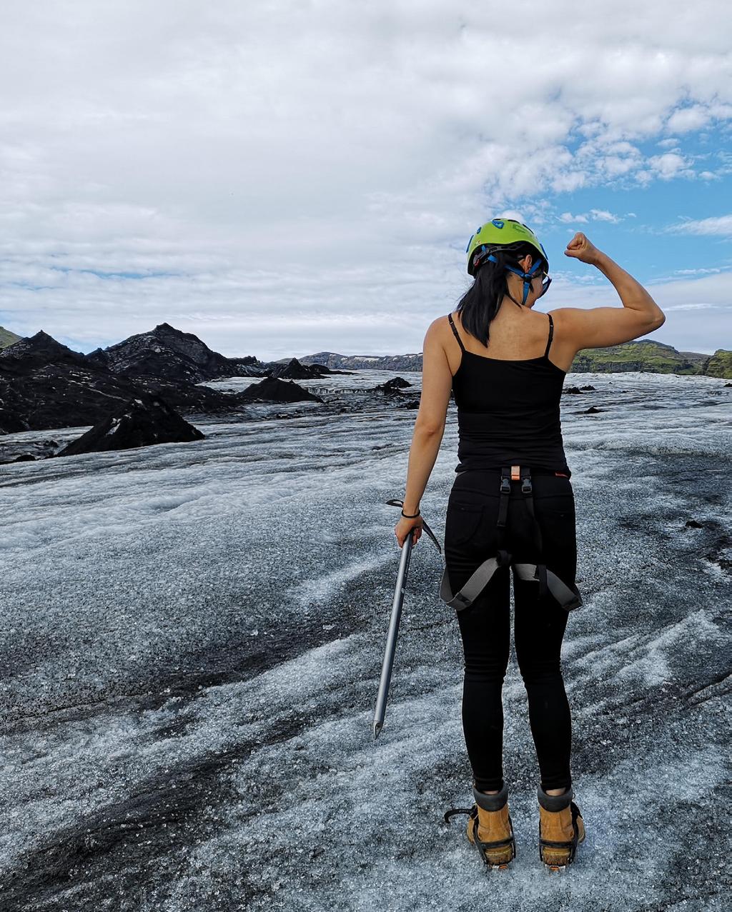 G L AC I ER A DV EN TURES S Ó L HE IMAJÖKULL 3 HO UR GL ACI ER HIKE Exhilarating hiking tour on the Sólheimajökull glacier Get ready for this perfect opportunity for travelers seeking to mesh