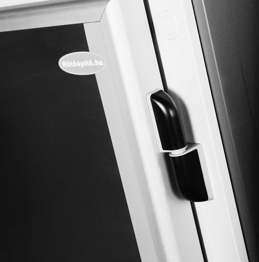 FEATURES Heavy duty hinge Igloodoors are secured with extremely reliable hinges with composite body and inner mechanics completely steel, that are therefore corrosion resistant.