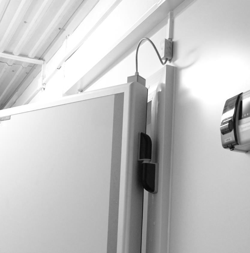 FEATURES Self-regulated heating We equip our doors with self-regulating door leaf heating.