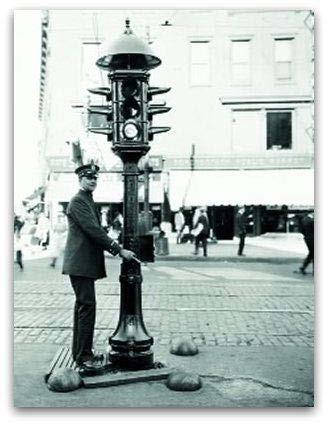 Prvi semafor u Srbiji je postavljen po odluci Uprave Grada Beograda aktom IV br. 81009, 4. novembra 1939.