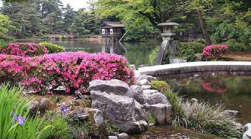 Kenroku Garden Kanazawa Castle Park Traditional Ryokan Day 7 Wednesday 25 September 2019: YAMASHIRO / KANAZAWA Check out of your hotel Nestled between the mountains and the Sea of Japan, Kanazawa is