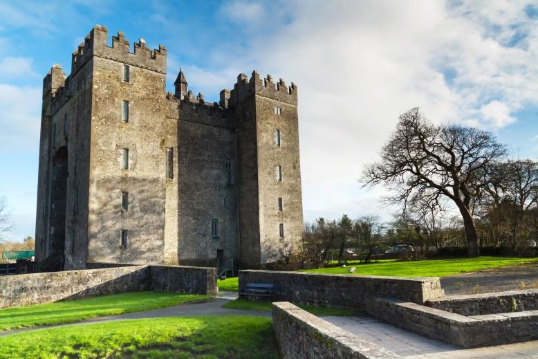 SAMPLE ITINERARY IRELAND PERFORMANCE TOUR (itinerary subject to change) DAY ONE: DUBLIN ARRIVAL LIMERICK (D) Arrive into Dublin, Ireland! Collect your luggage and move through customs and immigration.