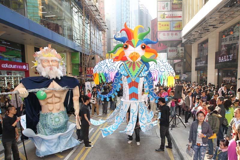 Caption (2): Two 12 feet tall giant puppets created for this year s Standard Chartered Arts in the Park Mardi Gras,